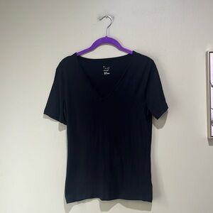 🌹3 for $10 A new day black b neck t shirt